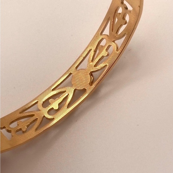 Vintage Avon Gold Tone Cuff Bracelet - Picture 4 of 4